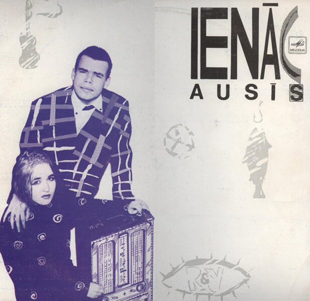 Ienāc Ausīs